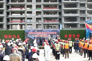 關(guān)愛生命、預防為主——集團公司在新安縣碧桂園·繁花里舉辦防汛應急演練暨安全標準化觀摩